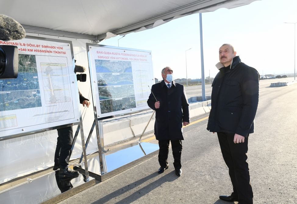 Prezident İlham Əliyev Bakı-Quba-Rusiya Federasiyası ilə dövlət sərhədi avtomobil yolunun yenidən qurulmuş hissəsində görülən işlərlə tanış olub (FOTO) - Gallery Image