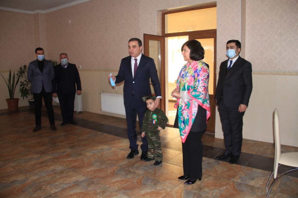 Niyazi Bayramov kimsəsiz uşaqlara belə qulluq etdi- FOTOLAR
