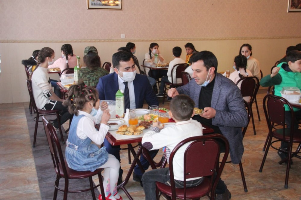 Niyazi Bayramov kimsəsiz uşaqlara belə qulluq etdi- FOTOLAR