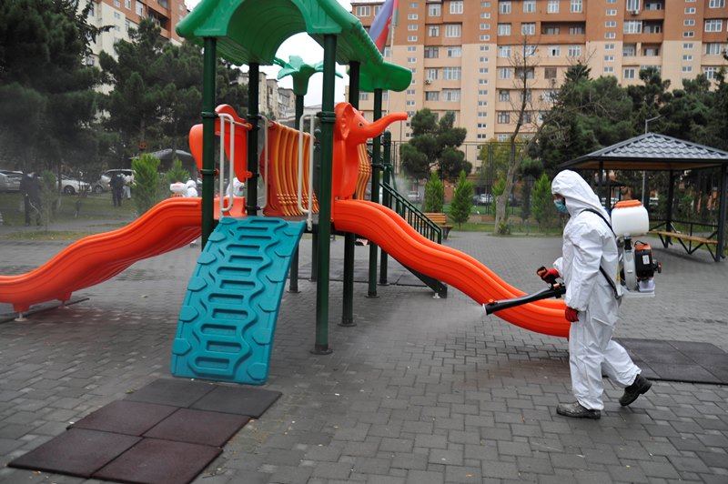 Paytaxt küçələri növbəti dəfə dezinfeksiya edildi (FOTO) - Gallery Image