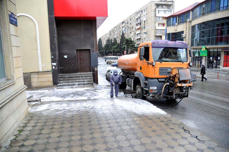 Paytaxt küçələri növbəti dəfə dezinfeksiya edildi (FOTO) - Gallery Image