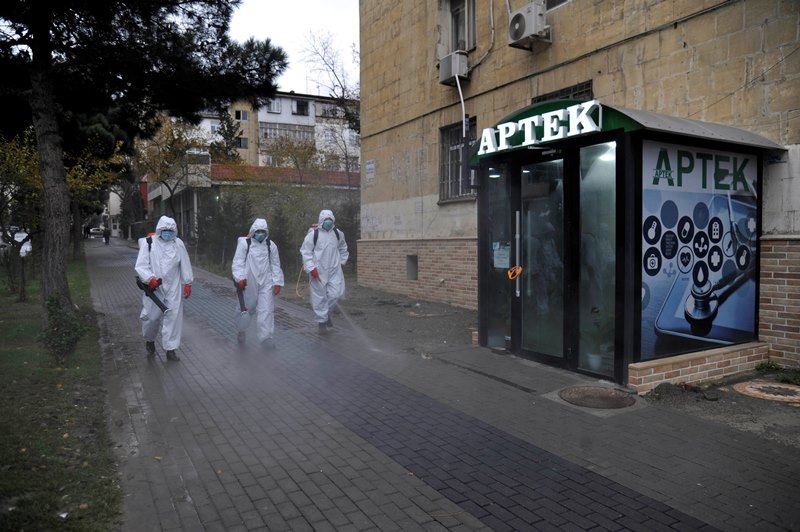 Paytaxt küçələri növbəti dəfə dezinfeksiya edildi (FOTO) - Gallery Image