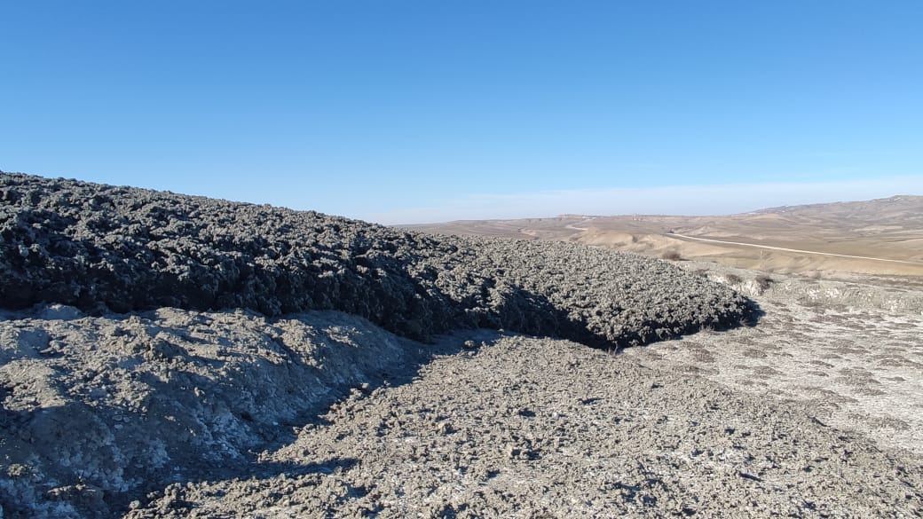 Qobustanda palçıq vulkanında son püskürmə ilə bağlı AÇIQLAMA (FOTO) - Gallery Image