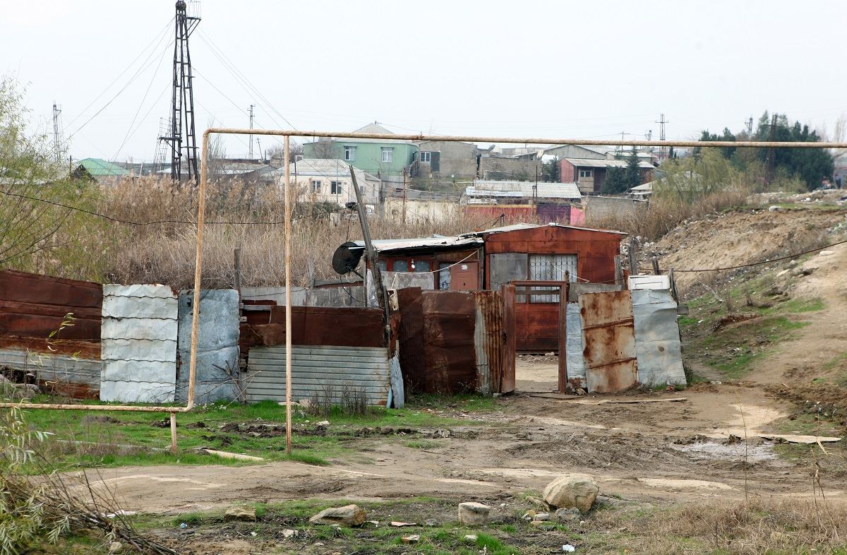 Daha bir qazi ailəsi yeni mənzilə köçürüldü (FOTO) - Gallery Image
