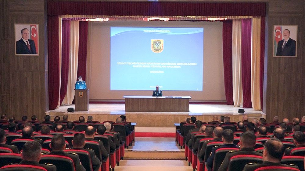 Naxçıvan Qarnizonu Qoşunlarında 2020-ci tədris ilinin nəticələri ilə bağlı yekun müşavirə keçirilib (FOTO) - Gallery Image