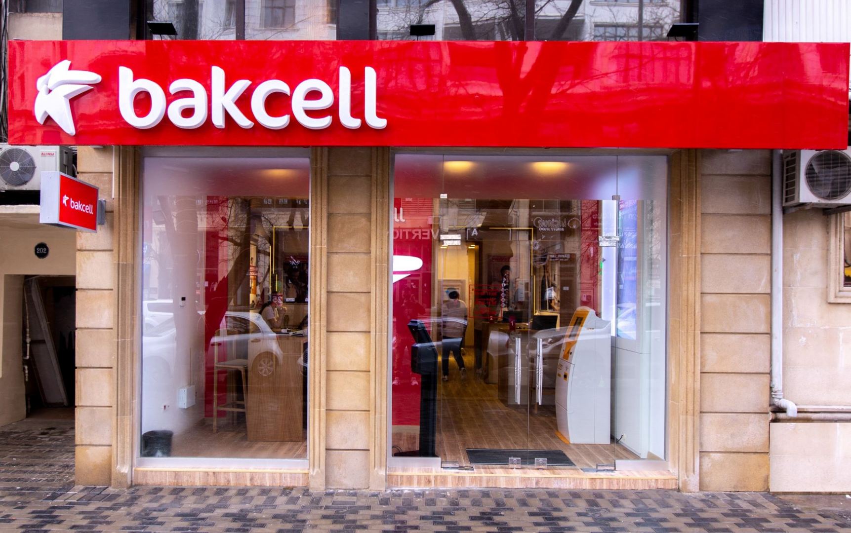 Bakcell Bakıda yeni konsept mağazası təqdim etdi (FOTO) - Gallery Image