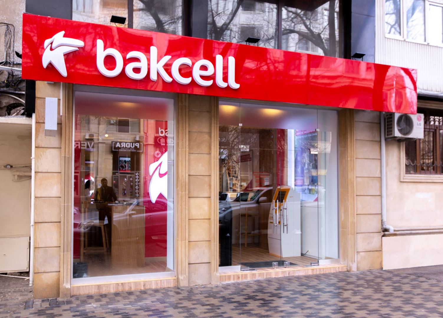 Bakcell Bakıda yeni konsept mağazası təqdim etdi (FOTO) - Gallery Image
