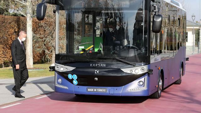 Ərdoğan Nazirlər Kabinetinin iclasına sürücüsüz avtobusla gedib (FOTO) - Gallery Image