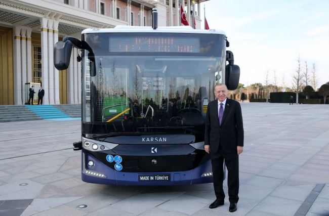 Ərdoğan Nazirlər Kabinetinin iclasına sürücüsüz avtobusla gedib (FOTO) - Gallery Image