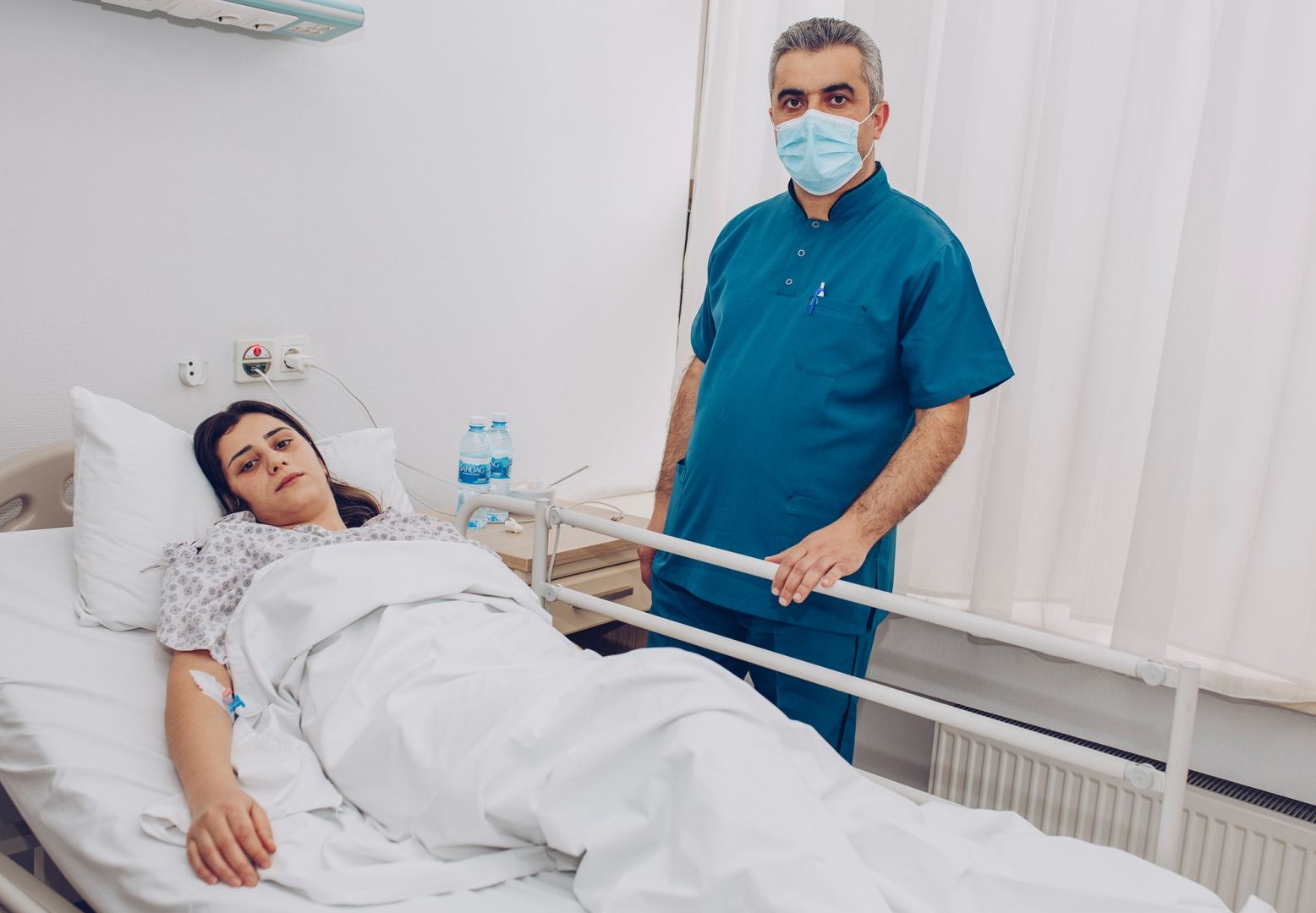 İki şəhid atası "YAŞAT" fondu tərəfindən əməliyyat olunub (FOTO) - Gallery Image