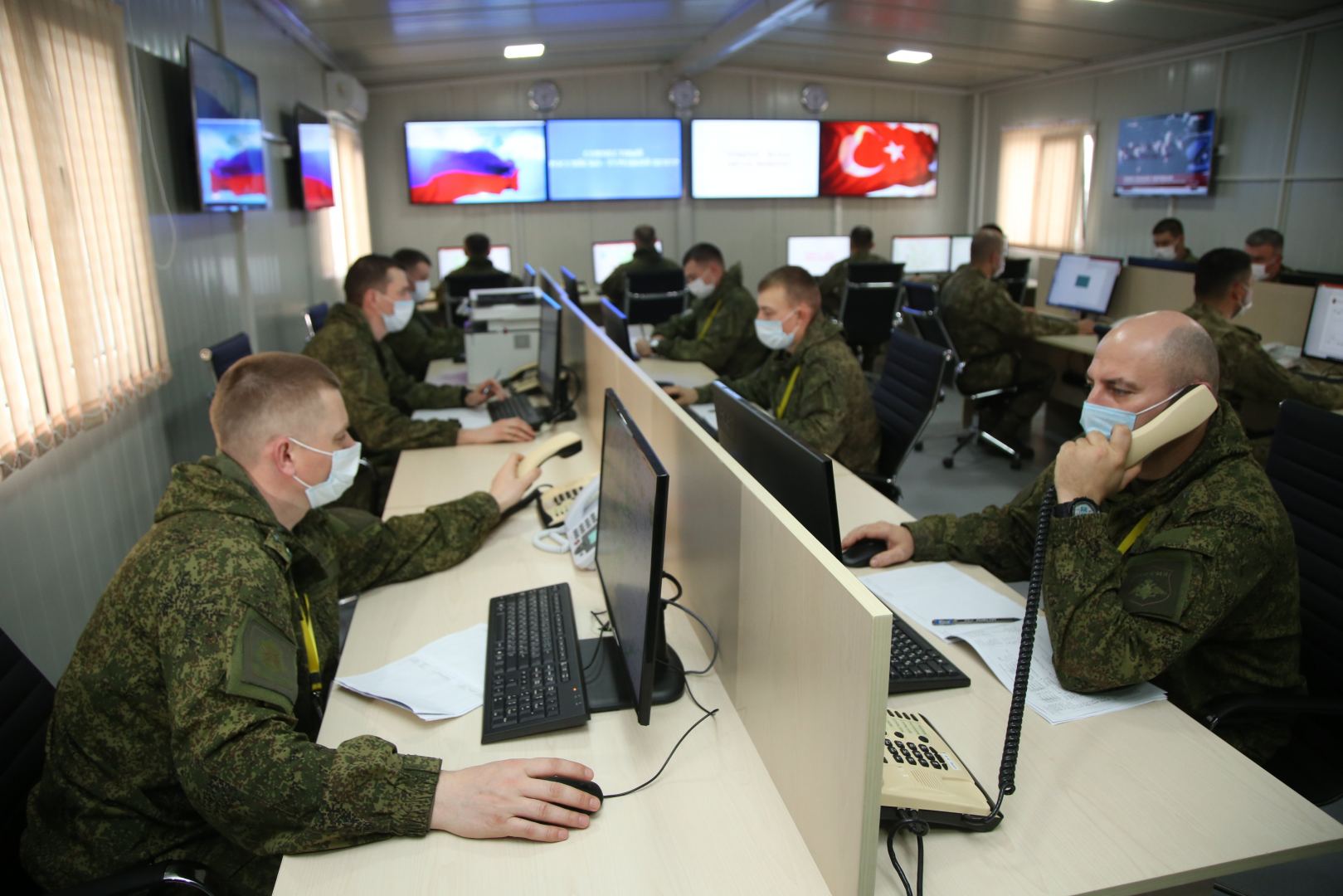 Monitorinq Mərkəzində türk və rus hərbiçiləri atəşkəsə nəzarət tədbirləri görürlər - Türkiyə MMN (FOTO) - Gallery Image