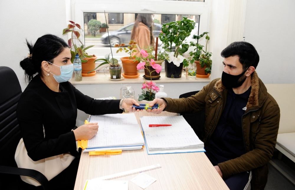 Heydər Əliyev Fondu 18 yaşadək olan şəkərli diabet xəstələrini insulinlə təmin edir (FOTO) - Gallery Image