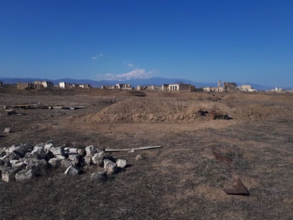 Ağdamda ermənilərin atıb qaçdığı silah-sursat tapıldı- FOTO
