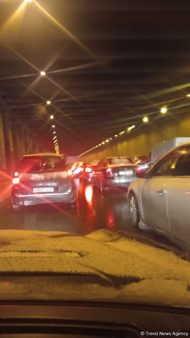 Güclü qar Bakı - Sumqayıt yolunda hərəkəti iflic etdi (FOTO) - Gallery Image
