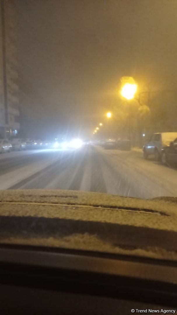 Güclü qar Bakı - Sumqayıt yolunda hərəkəti iflic etdi (FOTO) - Gallery Image