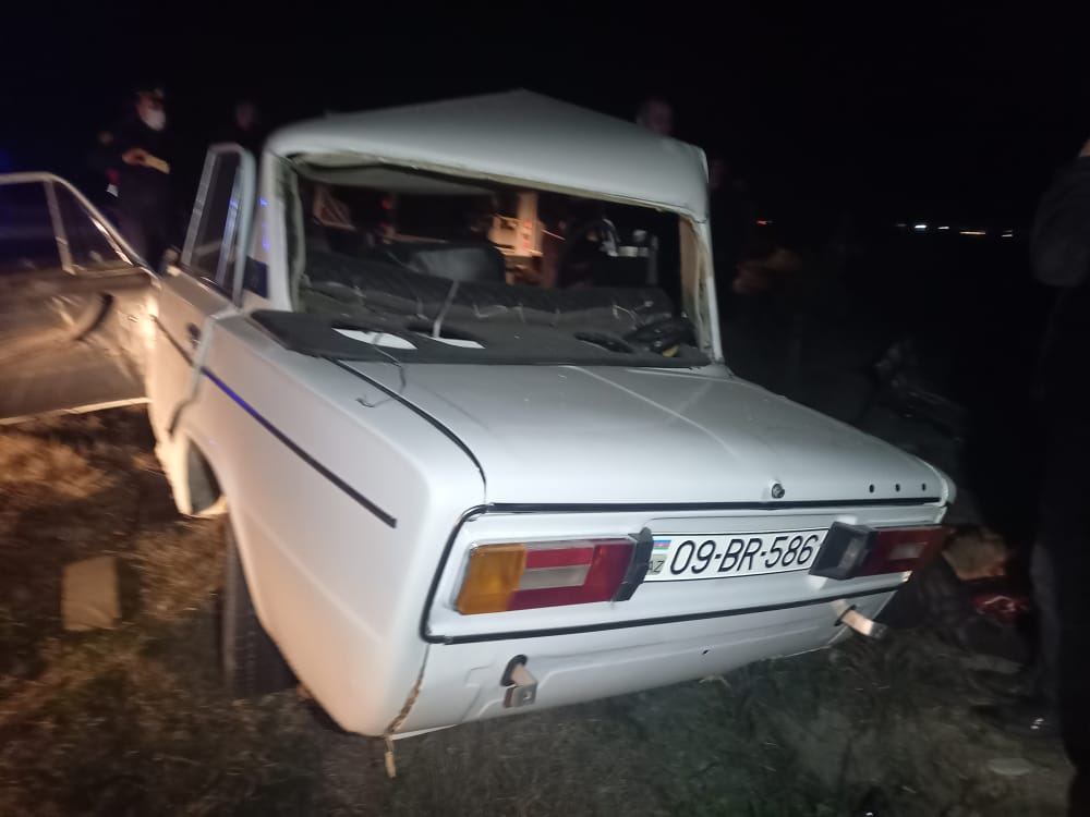 Bərdədə 3 avtomobil toqquşdu, iki nəfər ölüb, yaralılar var (FOTO) - Gallery Image