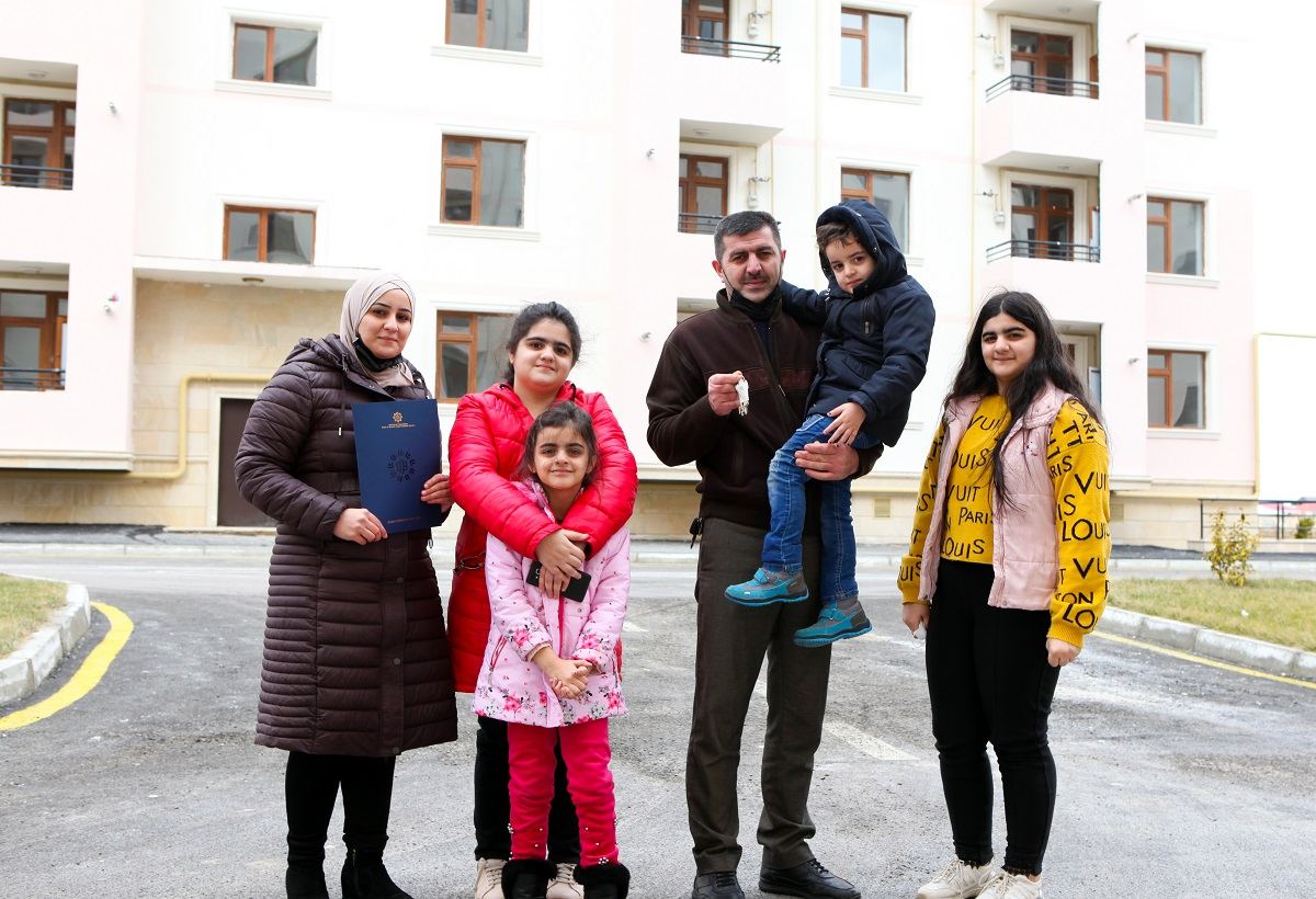 Şəhid ailələri və müharibə əlillərinə daha 30 mənzil təqdim edildi (FOTO) - Gallery Image