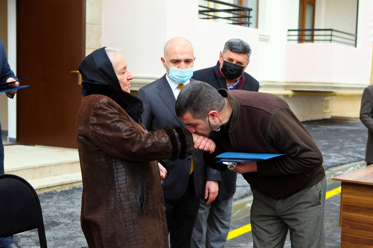 Şəhid ailələri və müharibə əlillərinə daha 30 mənzil təqdim edildi (FOTO) - Gallery Image