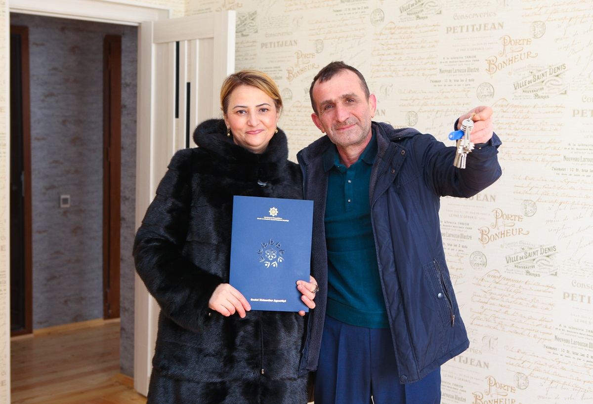 Şəhid ailələri və müharibə əlillərinə daha 30 mənzil təqdim edildi (FOTO) - Gallery Image
