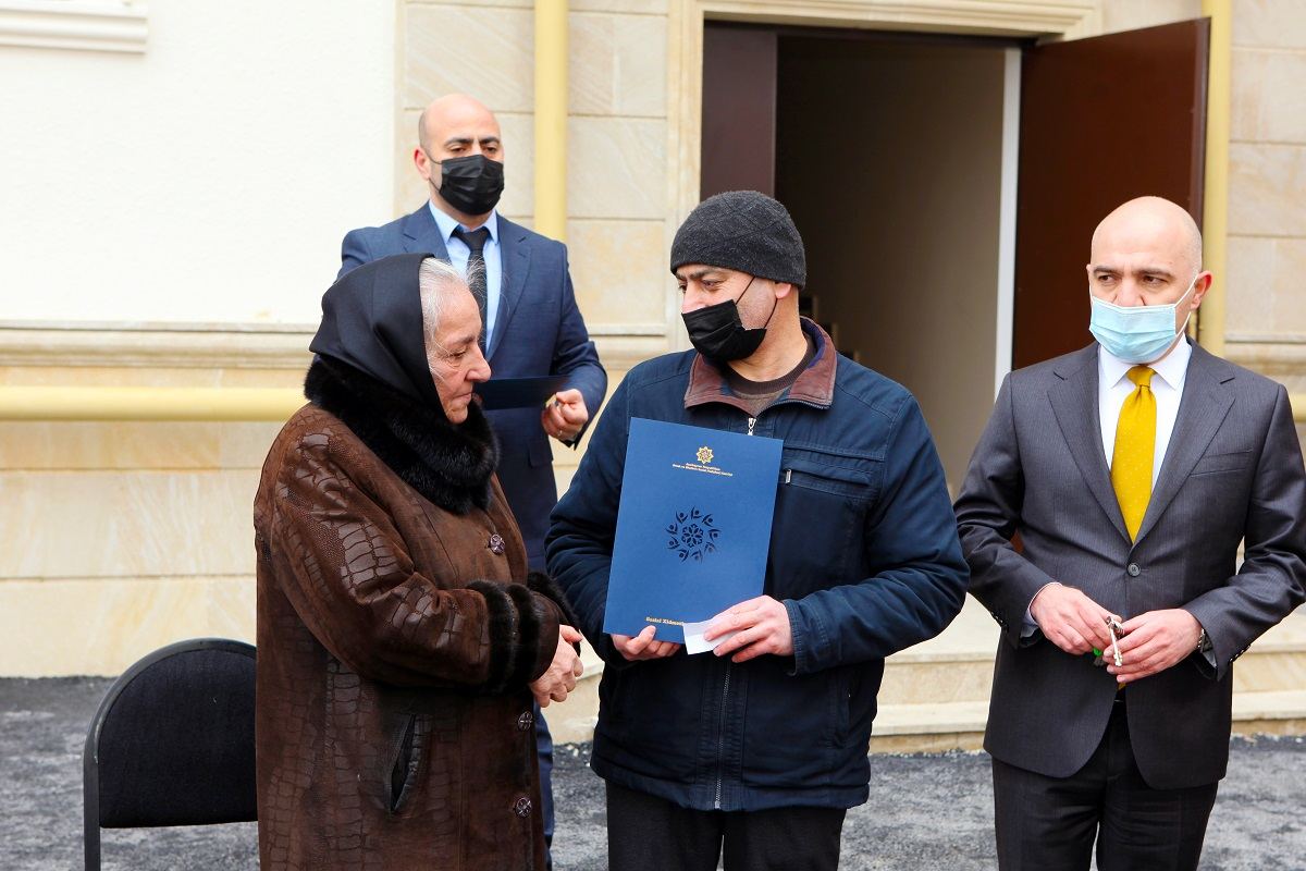 Şəhid ailələri və müharibə əlillərinə daha 30 mənzil təqdim edildi (FOTO) - Gallery Image