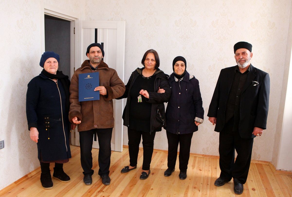 Şəhid ailələri və müharibə əlillərinə daha 30 mənzil təqdim edildi (FOTO) - Gallery Image