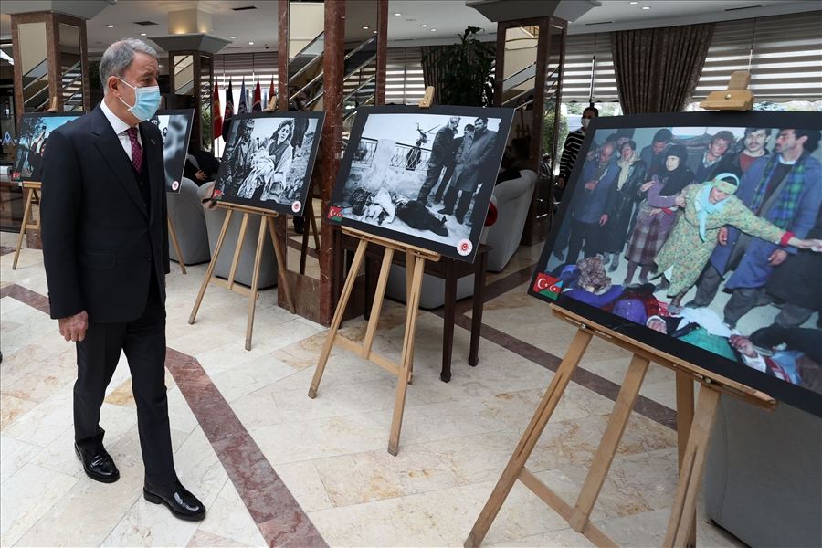 Hulusi Akar İstanbulda Xocalıya həsr olunmuş sərgidə olub (FOTO/VİDEO) - Gallery Image