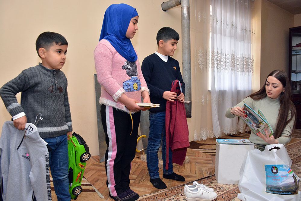 Şəhid ailələri ziyarət olunur (FOTO) - Gallery Image