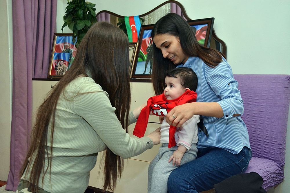 Şəhid ailələri ziyarət olunur (FOTO) - Gallery Image