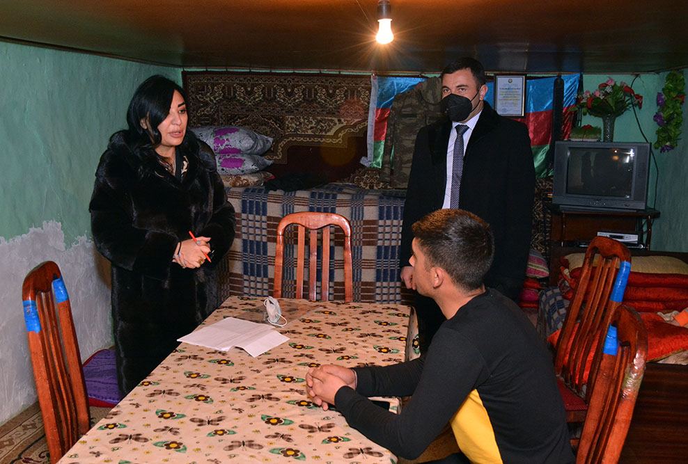 Şəhid ailələri ziyarət olunur (FOTO) - Gallery Image