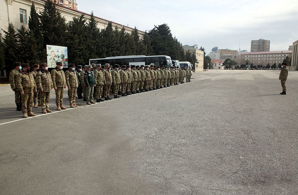 Təlimlərə cəlb edilən şəxsi heyət və hərbi texnika təlim bölgəsinə yola düşüb (FOTO/VİDEO) - Gallery Image