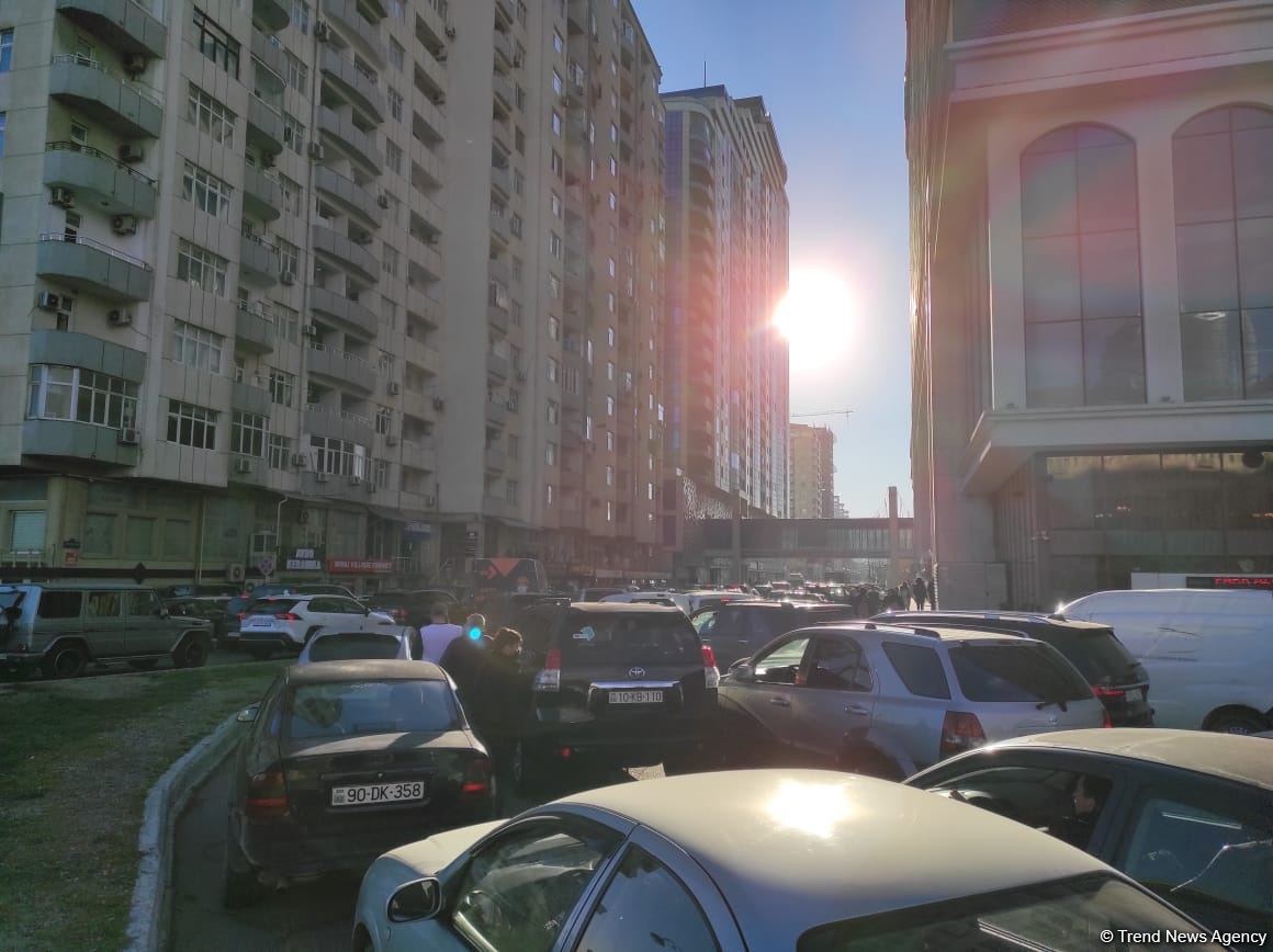 Bakının mərkəzində uzun tıxac yaranıb (FOTO/VİDEO) - Gallery Image