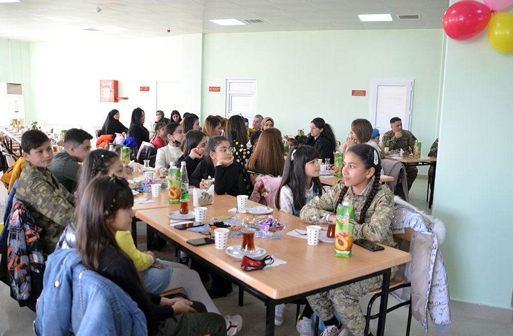 Hərbi hissələrin birində Novruz bayramı ilə əlaqədar tədbir keçirilib (FOTO) - Gallery Image