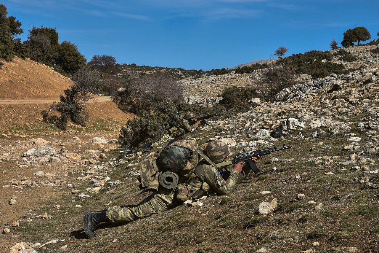 Azərbaycan hərbçiləri Türkiyədə terrorçularla mübarizə təlimlərində iştirak edib (FOTO) - Gallery Image