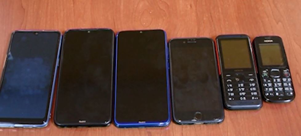 Gəncədə danışmaq adı ilə vətəndaşların telefonunu ələ keçirən şəxs saxlanılıb (FOTO) - Gallery Image