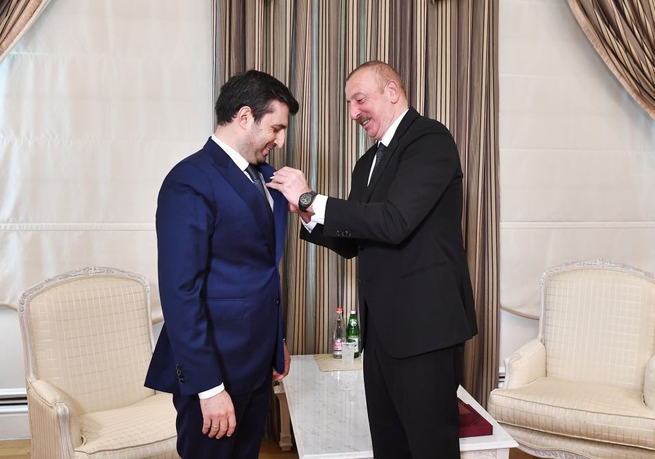 Prezident İlham Əliyev “Baykar Makine” şirkətinin texniki direktorunu və “ASELSAN” şirkətinin idarə heyətinin rəhbərini qəbul edib (FOTO) - Gallery Image