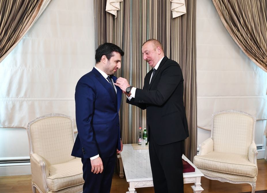 Prezident İlham Əliyev “Baykar Makine” şirkətinin texniki direktorunu və “ASELSAN” şirkətinin idarə heyətinin rəhbərini qəbul edib (FOTO) - Gallery Image