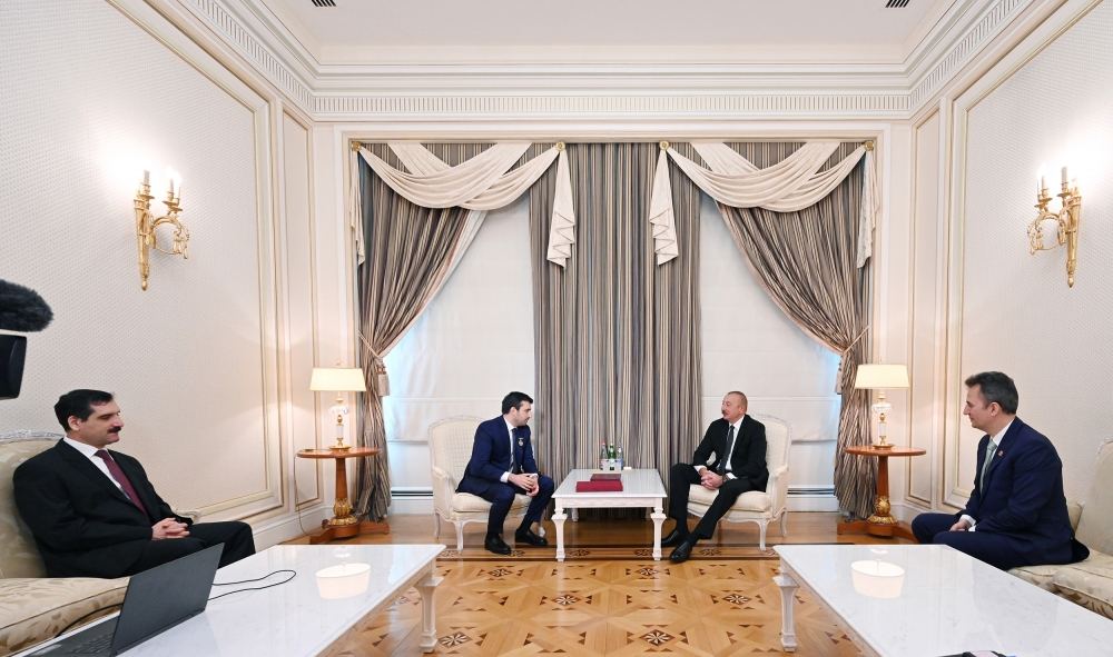 Prezident İlham Əliyev “Baykar Makine” şirkətinin texniki direktorunu və “ASELSAN” şirkətinin idarə heyətinin rəhbərini qəbul edib (FOTO) - Gallery Image