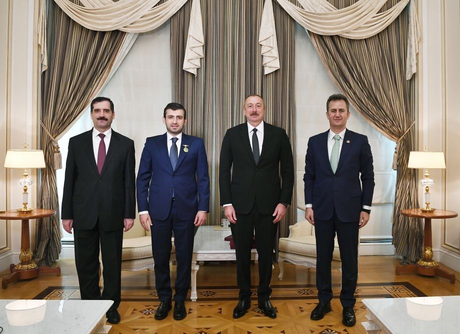 Prezident İlham Əliyev “Baykar Makine” şirkətinin texniki direktorunu və “ASELSAN” şirkətinin idarə heyətinin rəhbərini qəbul edib (FOTO) - Gallery Image