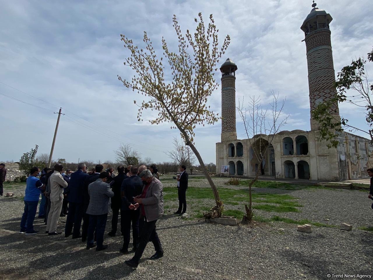 İƏT nümayəndələri Ağdam məscidində namaz qılıblar (FOTO) - Gallery Image