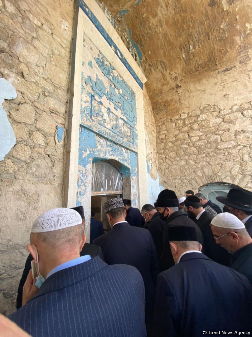 Dini icma rəhbərləri Ağdamda Cümə məscidini ziyarət ediblər (FOTO) - Gallery Image