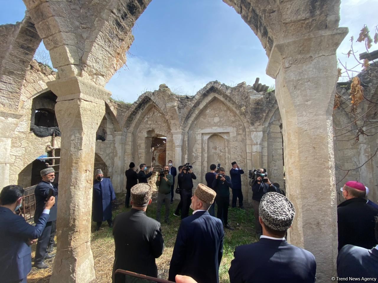 Ağdamın Qiyaslı məscidində uzun illərdən sonra ilk azan oxundu (FOTO) - Gallery Image