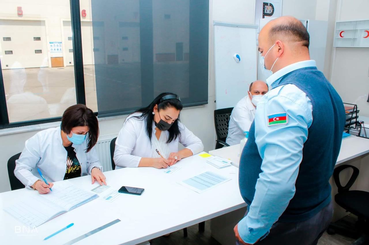 Avtobus sürücülərinə peyvənd vurulur (FOTO) - Gallery Image
