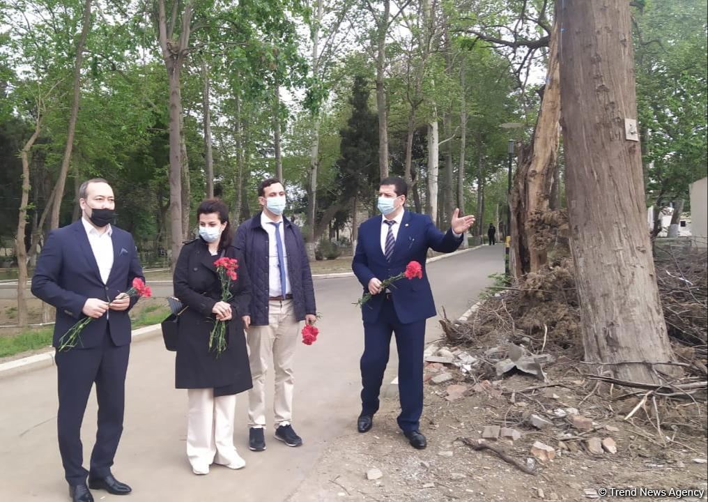 Fransalı hüquqşünaslar Gəncəydə səfər ediblər (FOTO) - Gallery Image