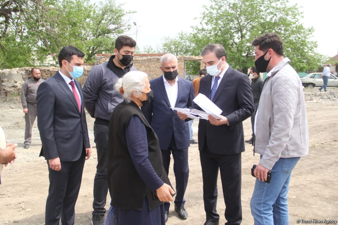 Gəncədə erməni terroru nəticəsində dağılan evlər bərpa olunur (FOTO) - Gallery Image