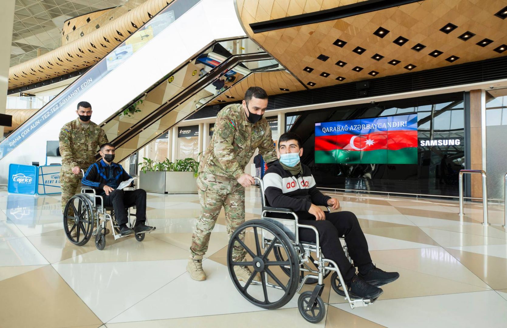 Ağır yaralanan daha 13 qazi Türkiyəyə göndərilib (FOTO) - Gallery Image