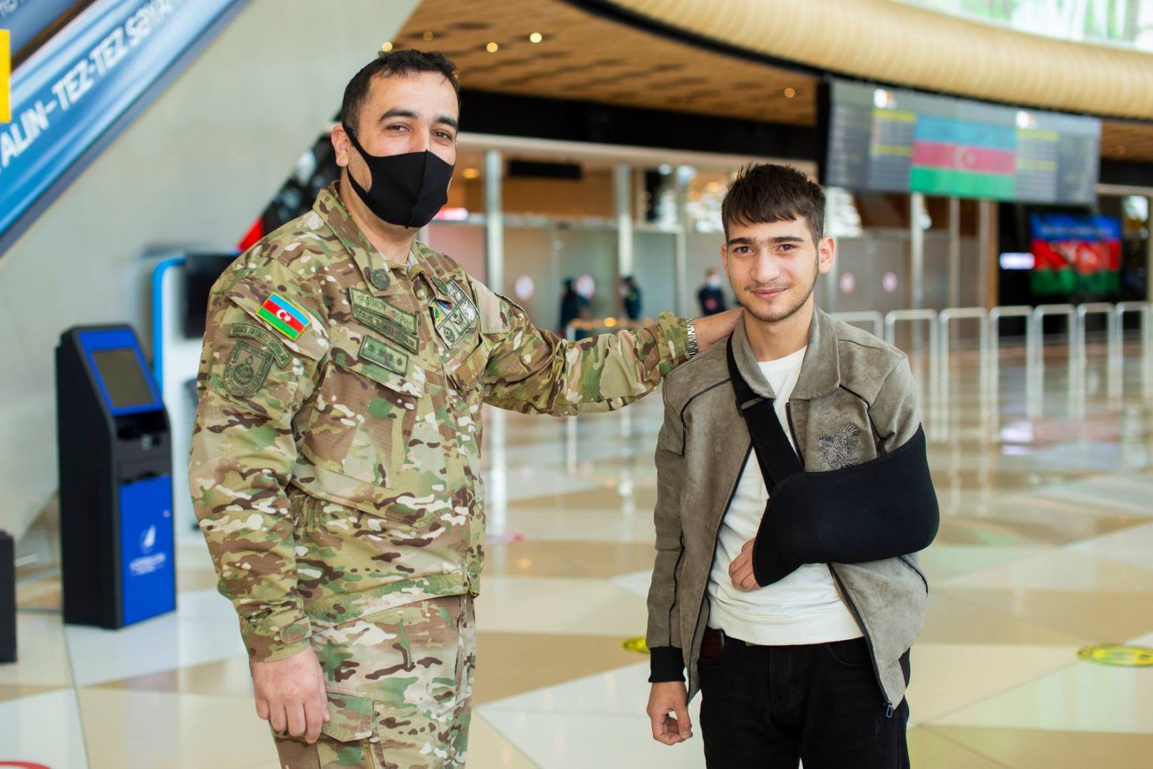 Ağır yaralanan daha 13 qazi Türkiyəyə göndərilib (FOTO) - Gallery Image