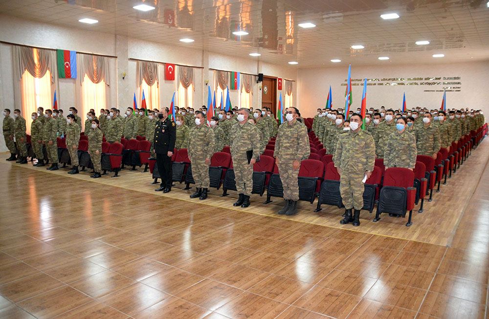 Azərbaycan Ordusunda Nizami Gəncəvinin 880 illik yubileyi ilə əlaqədar silsilə tədbirlər davam edir (FOTO/VİDEO) - Gallery Image