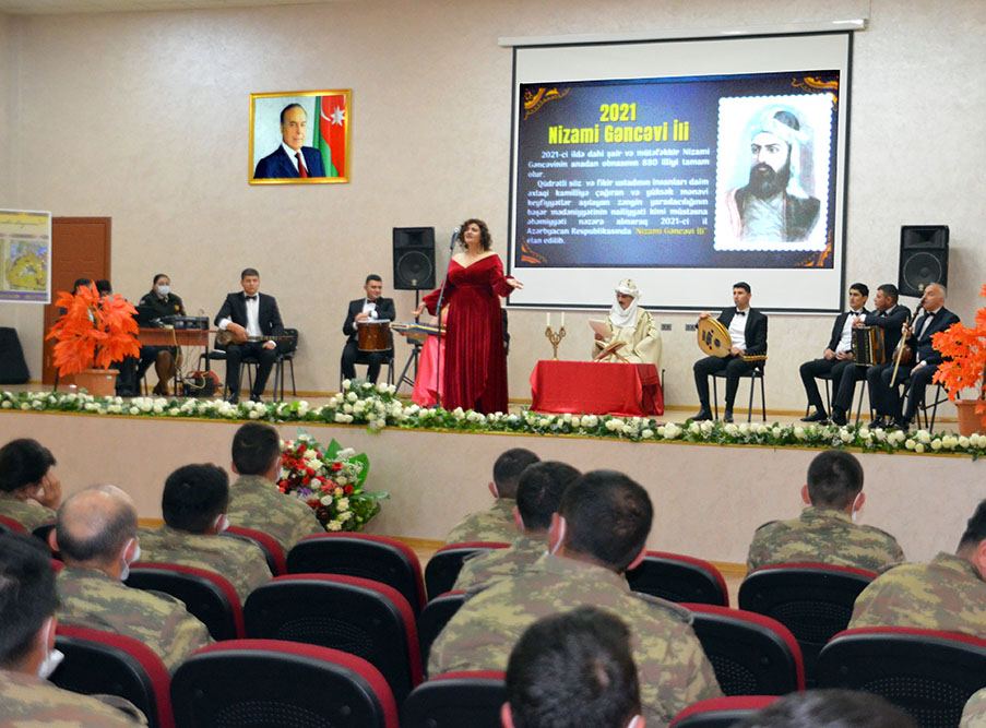 Azərbaycan Ordusunda Nizami Gəncəvinin 880 illik yubileyi ilə əlaqədar silsilə tədbirlər davam edir (FOTO/VİDEO) - Gallery Image