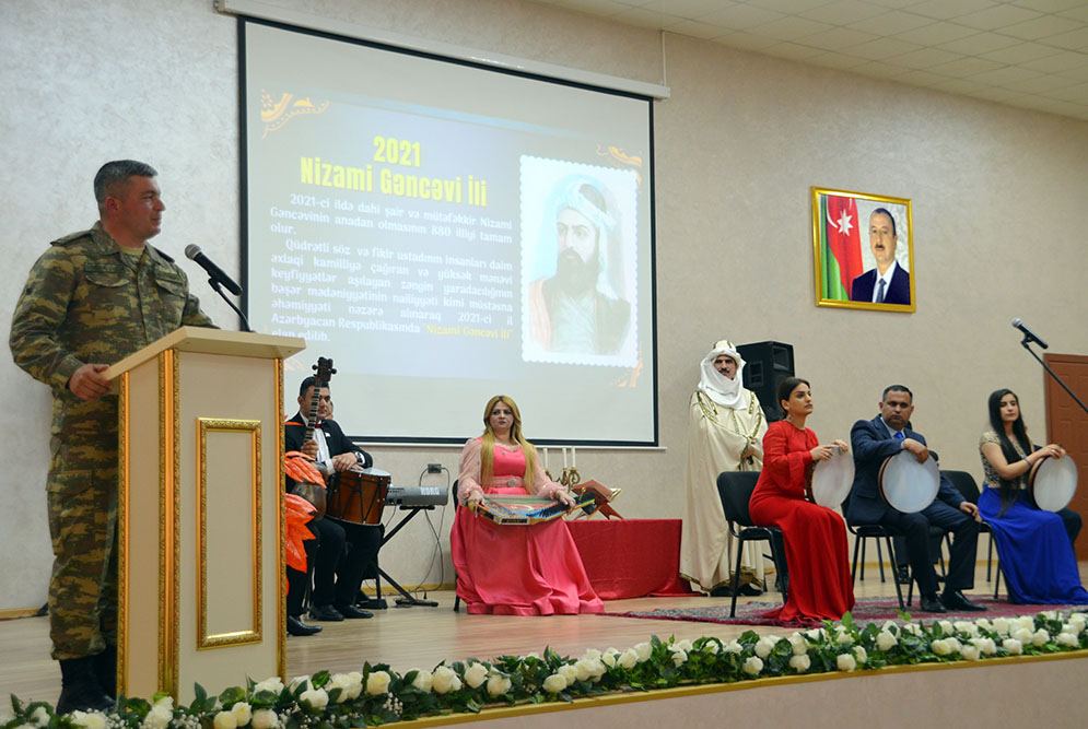 Azərbaycan Ordusunda Nizami Gəncəvinin 880 illik yubileyi ilə əlaqədar silsilə tədbirlər davam edir (FOTO/VİDEO) - Gallery Image