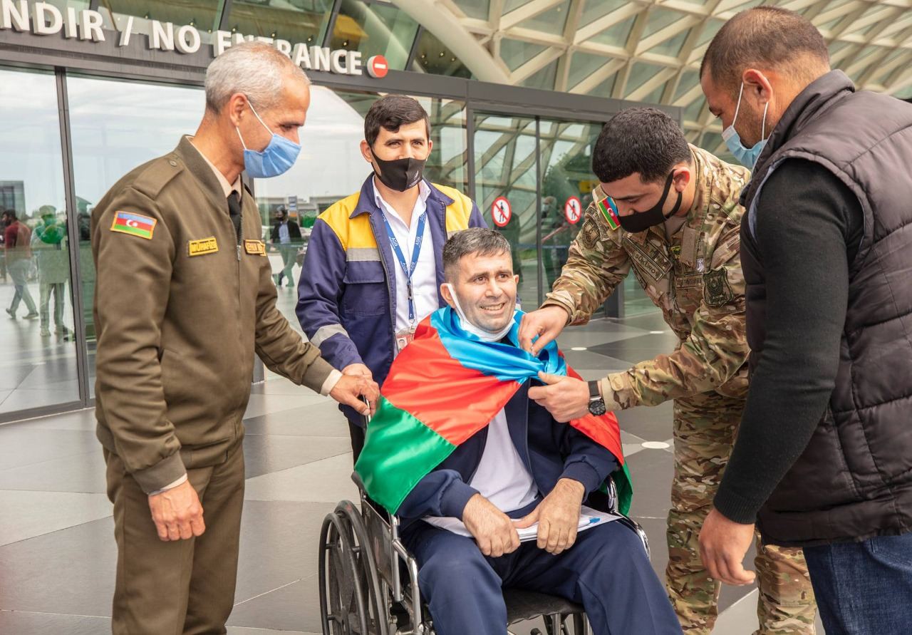 Türkiyəyə göndərilən daha 2 qazimiz sağalaraq ölkəyə qayıtdı (FOTO) - Gallery Image